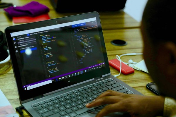 Quels sont les langages et les frameworks les plus utilisés en développement web ?