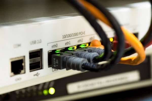 Comment brancher un câble Ethernet à sa box Internet pour une connexion optimale ?
